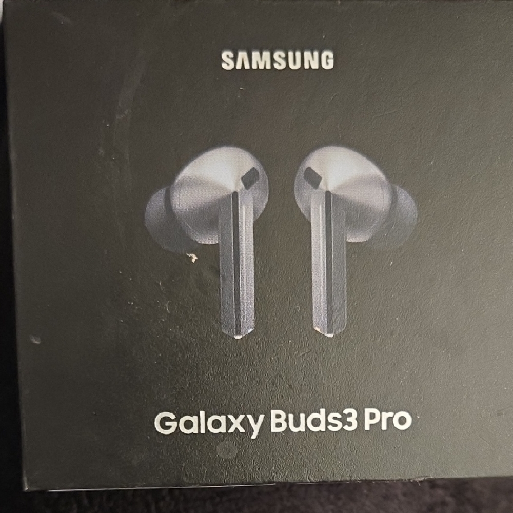Samsung Galaxy Buds3 Pro in Silver